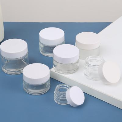 China Tarros poner crema brillantes de Matte Round Shaped Cosmetic Glass con la tapa 5g 10g 15g en venta