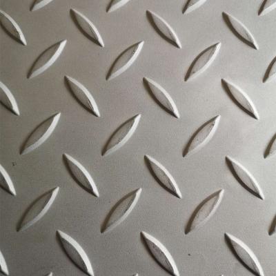 中国 浮彫りになるSSは薄板になる床張りの床張りの反スキッドのための304のステンレス鋼の出版物パターン版をめっきする 販売のため