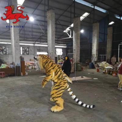 China Customized Infrared Sensor Realistic Tiger Costume Suit  For Theme Party Hire à venda