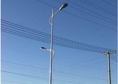China Conical Polygonal Single Arm Galvanized Road LED Light Pole For High Way for sale