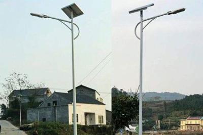 China El polvo al aire libre de postes ligeros RAL de calle del metal cubrió el brazo doble cónico en venta