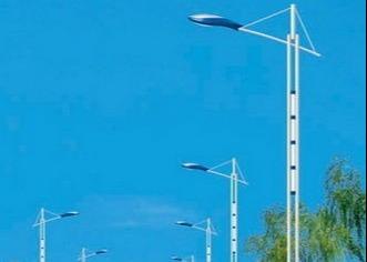 Chine Courrier extérieur solaire de lampe de Polonais de réverbère de bras simple inoxydable décoratif avec des parenthèses à vendre