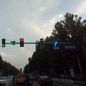 China Weather Resistance Telescopic Mast Arm Traffic Stop Light Post Double Arms for sale