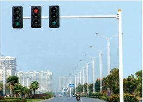 China Q235 Steel Material 3mm Road Sign Traffic Signal Pole With Double Outreach Arms for sale
