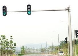 China Pulverice el brazo revestido poste del palo de la señal de los semáforos los 4m para el acero en venta