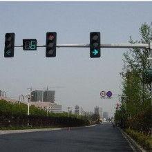 China 30FT Traffic Light Pole Mast Arm For Crossing Road Traffic Signal Pole Types for sale