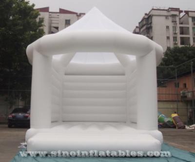 China 5x4m Commercial Grade Adults Wedding All White Bouncy Castle With Steeple Shape Top For Sale for sale