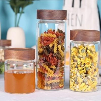 China Low Expansion Rate Round Glass Jar High Light Transmittance Glass Jar for sale