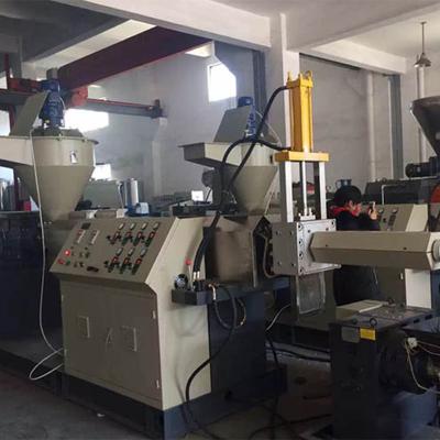 China Single Screw PP Plastic Recycling Machine Semi Automatic 8 - 15 Tons Weight for sale