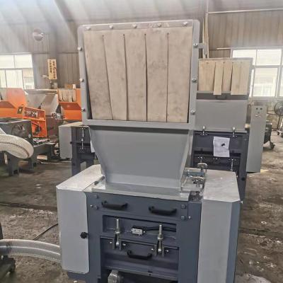 China Claw Shaped Blade Waste Plastic Crushing Machine LDF C 600 22kw Power 200-280kg/H for sale