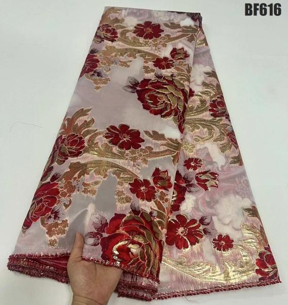 Quality Supoo Home Textile Yarn Dyed Polyester Metallic Jacquard Brocade Party Cloth for sale