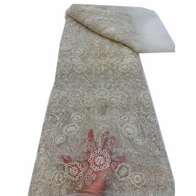 中国 Luxury Pearl Lace Fabric Indian Handmade Beaded Sequin Embroidered Mesh Fabric For Dubai White Bridal Evening Gown 販売のため