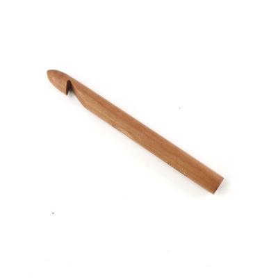 China 8 pedazos los ganchos de ganchillo de bambú de madera de 1m m a de 2.75m m fijaron agujas que hacían punto Handcrafted en venta