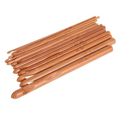 China A agulha de crochê de madeira de bambu dos presentes feitos a mão ajustou a superfície lisa clara à venda