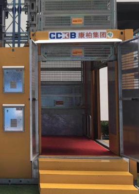 中国 SC200 SC300 3 Doors Cage Hoist Engineering Lifting Machine With Inverter Control Sand Blasting And Paint Or Galvanized 販売のため