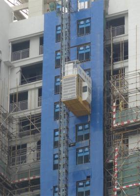 China Poder material de elevación ajustable 2*11Kw del motor del elevador de la elevación de la altura para el emplazamiento de la obra en venta