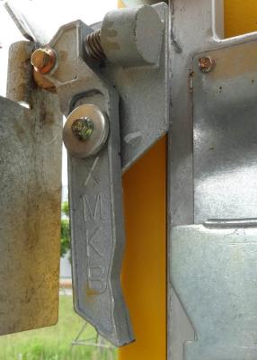 China Bloqueio mecânico da porta do elevador da entrada das gaiolas da grua da construção com rolo de nylon à venda