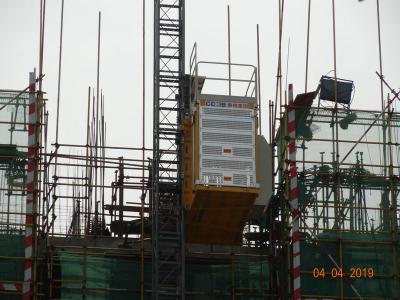 China Elevador da grua da construção do fanfarrão da construção 2*11Kw à venda