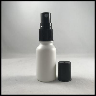 China Botella de cristal blanca mate 15ml del dropper del aceite esencial con el casquillo del espray de la bomba en venta