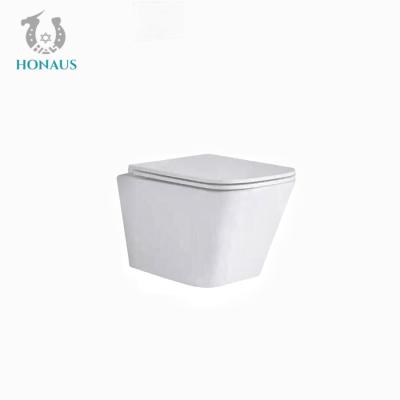 China Cubo de baño colgado en la pared con uso para cisterna oculta Cubo de baño colgado en cerámica con cubierta de asiento en venta