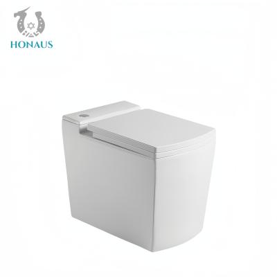 中国 European Style Mini Size One Piece Toilet Bowl Votex Flushing Ceramic Battery Powered 販売のため