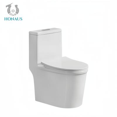 China Low Flow Modern Ceramic Bathroom One Piece Toilet Dual Flush en venta