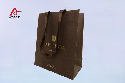 中国 Handmakeによる印刷されたShopingのリボンのハンドルのブラウンのギフト袋はのための衣服を運びます 販売のため
