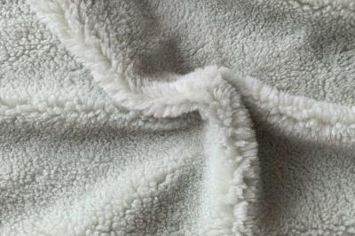 Chine La chaîne réglable de laine doucement de 150cm a tricoté le tissu pour des manteaux à vendre