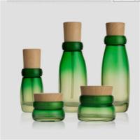 China Os cosméticos inodoros Leakproof desnatam as garrafas de vidro e os frascos com tampa de bambu à venda