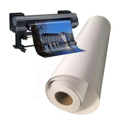 China Autoadhesivo de inyección de tinta de vinilo pegatinas de papel rollo de inyección de tinta de fotos de medios de comunicación en interiores al aire libre en venta