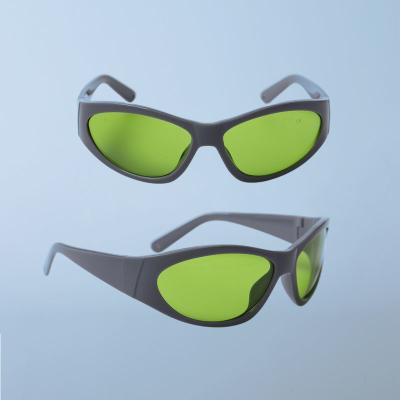 China OD7+ 1064nm Laser Safety Glasses Polycarbonate Green Lens 55 Frame for sale