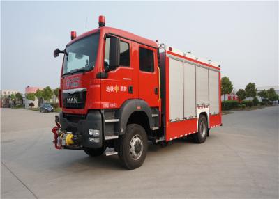 China el tipo de impulsión 4x2 fuego y los vehículos de rescate, ángulo de acercamiento 19° motorizaron el coche de bomberos en venta