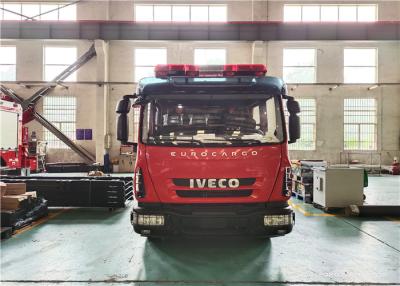 Chine Petit camion de pompiers de bateau-citerne de l'eau d'entraînement 4×2 avec 5 sièges dans la cabine et l'offre 2000L à vendre