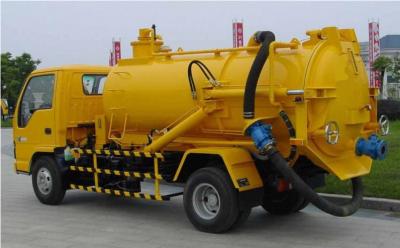 Chine Camion fécal d'aspiration d'eaux d'égout de vide du bateau-citerne RHD de cylindre à vendre