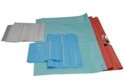 China De la prenda impermeable de Tearproof del bolso 40 a 60 micrones de envío biodegradables para la ropa con la tira adhesiva del sello del uno mismo en venta