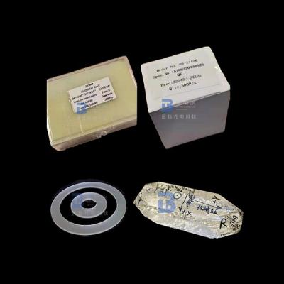 Chine Plano Alpha Quartz Crystal Blanks Handed pour des oscillateurs de minuteur à vendre