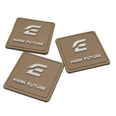 Chine 24 Hours Online Custom Logo Fashion Brand 3D Embossed PVC Rubber Silicon Clothing Label à vendre