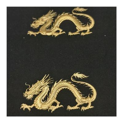 中国 Embroidered Recycled Clothing Labels 3D Transfer Labels Dragon Golden 販売のため