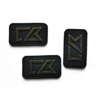 China Nickel Free Rubber Badge Round Sharp Diamond Black Label Logo With Matte Metal Effect à venda