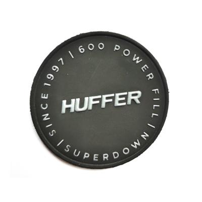 China Round Rubber Badge Silver Letters TPU High Frequency 3D Custom PVC Label en venta