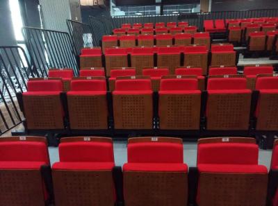 中国 赤い木のArmrestの自動観覧席は/ブリーチャーの座席H260mmステップを畳む 販売のため