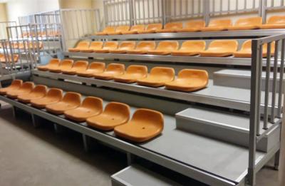China Customized Size Indoor Gym Retractable Theater Seating Cold Drawn à venda