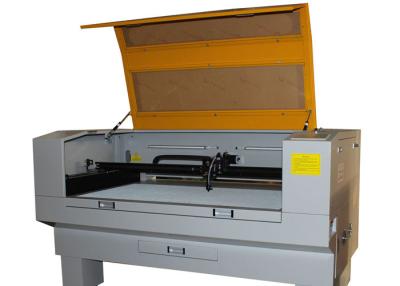 China Etiquete a máquina de corte da gravura do laser da marca registada com a câmera do scann do CCD da elevada precisão à venda