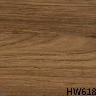 China Etiqueta de hoja de vinilo de grano de madera de PVC congelado para decoración interior en venta