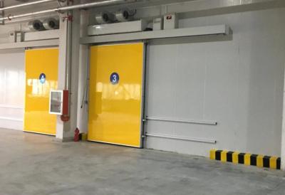 China Aislamiento de poliuretano Puertas de cámaras frigoríficas Auto Coolroom Puerta corrediza en venta