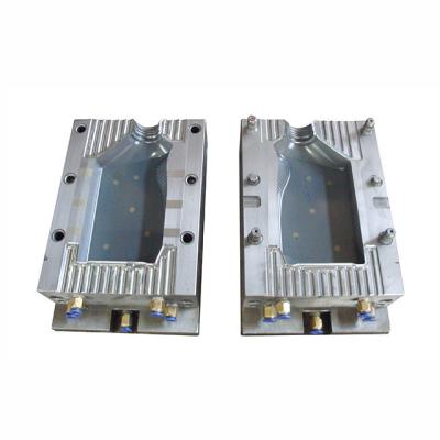 China Single Cavity Automative Plastic Mould Injection For 1L PE Material Petrol Bottle for sale