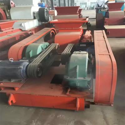 China Doble de la máquina de la trituradora del rollo del motor de CA de la explotación minera 100tph dentado en venta