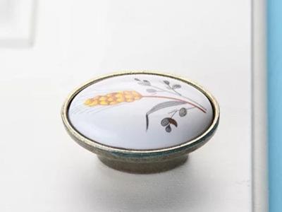 China Manijas de cerámica de los muebles del modelo de las manijas de la porcelana del gabinete y de las manijas del aparador del cinc de los botones en venta
