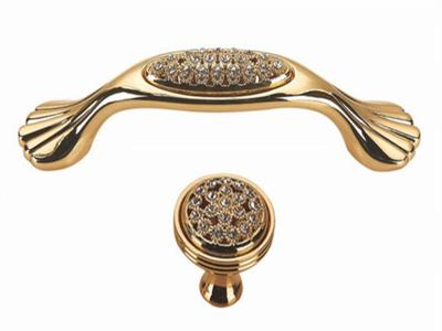 中国 アクリルはドレッサーの引きの水晶ワードローブのドア・ノブの優雅な真珠の白い家具のハンドルに投石します 販売のため