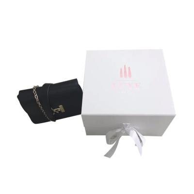 China Luxury White Folding Gifts Packaging Box 1200g Purse Custom Luxury Gift Boxes for sale